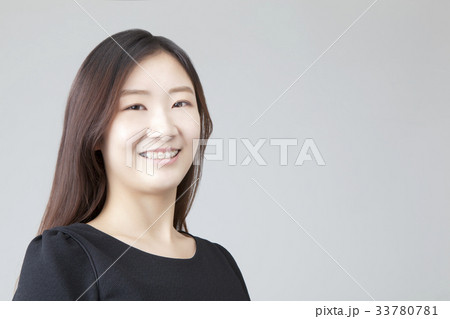 20代 笑顔 微笑 33780781