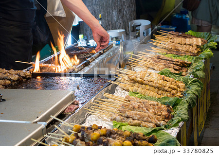 焼き鳥屋台の写真素材 [33780825] - PIXTA