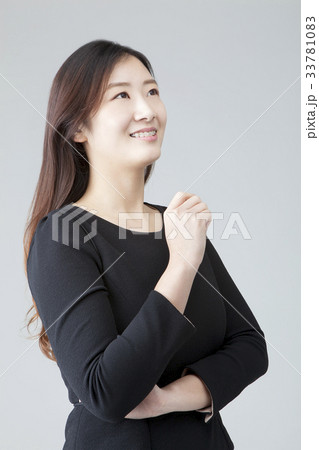 20代 笑顔 微笑 33781083