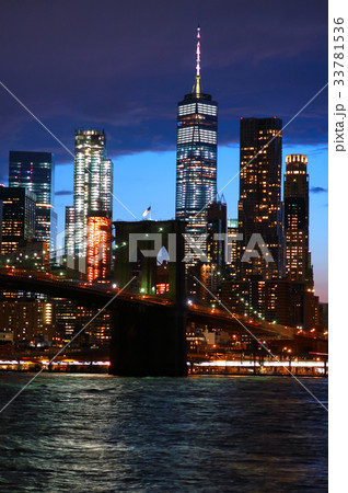 ブルックリン橋とマンハッタンの夕景 ブルックリン橋とマンハッタンの夕景 33781536