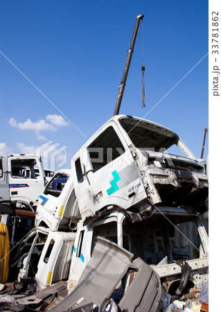 廃車 自動車 屋外 33781862