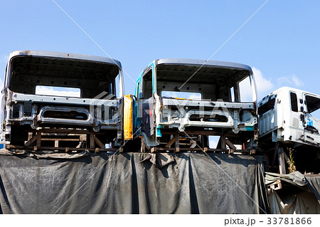 廃車 自動車 トラックの写真素材