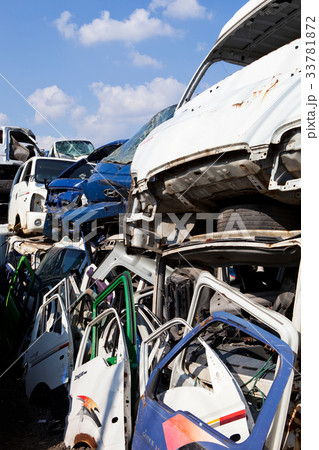 廃車 自動車 積み重ねスタッキング 33781872
