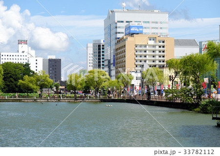 千秋公園のお堀　広小路のアトリオンと晩夏の蓮 33782112