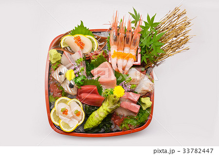 Mixed sashimi in Japanese lacquer sake cup Mixed sashimi in Japanese lacquer sake cup 33782447