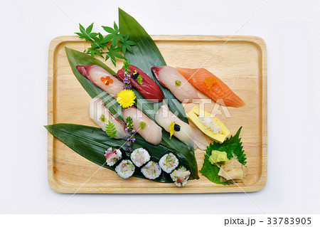 Mixed sushi set in brown wooden tray 33783905