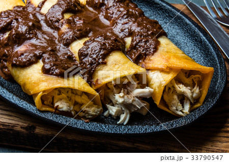 Mexican cuisine. Traditional Mexican chicken 33790547