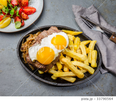 Peruvian Latin American food. Lomo a lo pobre 33790564