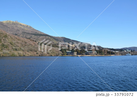 船上からみた芦ノ湖と箱根園、箱根駒ヶ岳 船上からみた芦ノ湖と箱根園、箱根駒ヶ岳 33791072