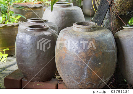 Black clay jar many sizes in a tree shade. 33791184