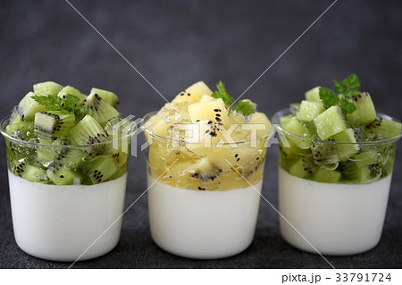 キウイフルーツのムース 33791724