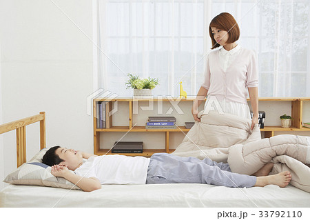 待つ 待ち 男 33792110