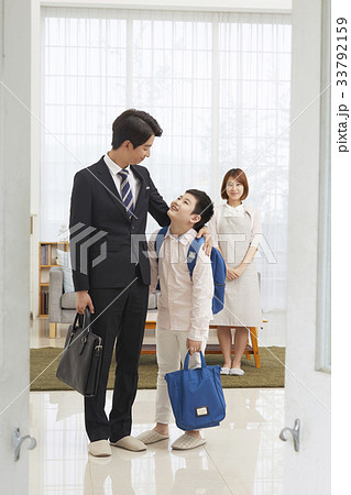 見送り 少年 息子 33792159