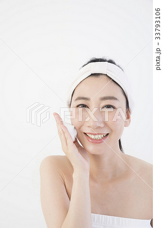 洗顔　女性　美容　ビューティー　イメージ 33793106