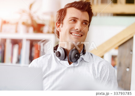 Young businessman in office 33793785