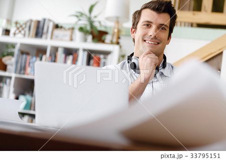 Young businessman in office 33795151