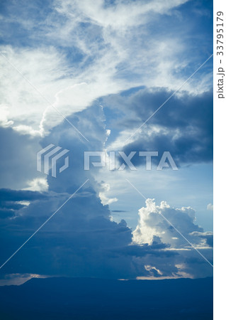 Beautyl sky with cloudy above mountain range 33795179