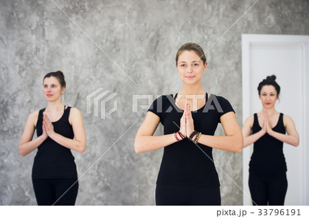 Young sportive trio group of girls are practicing 33796191