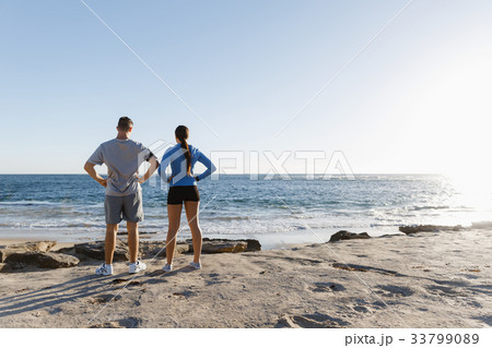 Young couple on beach training together 33799089
