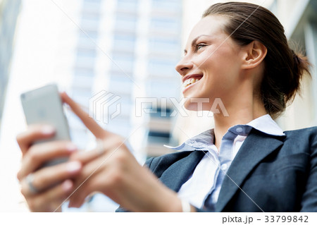 Portrait of business woman smiling outdoor 33799842