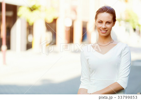 Portrait of business woman smiling outdoor 33799853