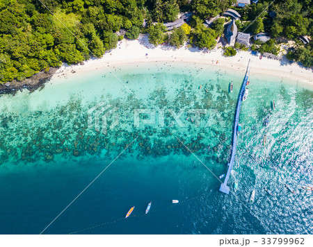 Aerial view or top view of tropical island beach  33799962
