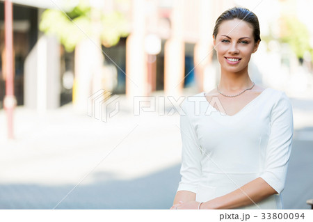 Portrait of business woman smiling outdoor 33800094