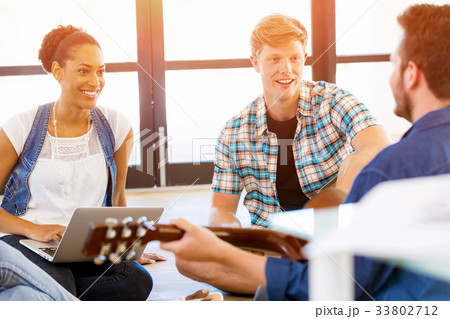 Young office workers or students Young office workers or students 33802712