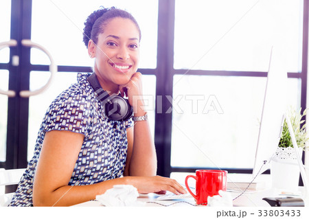 Portrait of smiling afro-american office worker in offfice 33803433