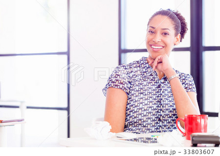 Portrait of smiling afro-american office worker in offfice 33803607