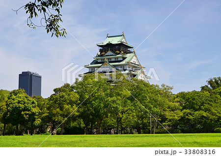 大阪城 西の丸庭園から望む天守閣の写真素材