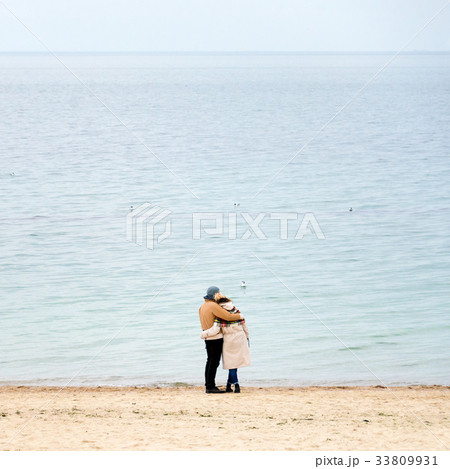Happy loving couple embracing wearing warm clothes Happy loving couple embracing wearing warm clothes 33809931