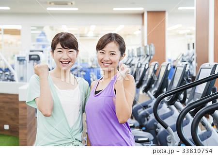 フィットネス　スポーツジム　女性　エクササイズ　フィットネスクラブ 33810754