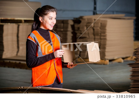 Paper mill facotry worker 33810965