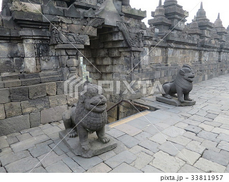 ボロブドゥール寺院の朝景色 33811957