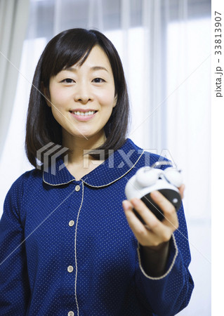 睡眠　女性　眠る　寝る　熟睡　快眠 33813907
