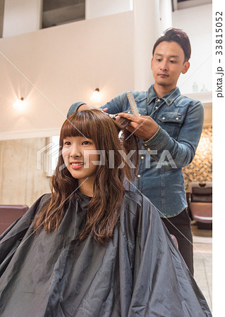 ビューティーイメージ カラー 男性 美容師 女子 高校生 Jk サロン 美容室 ヘア ビューティーの写真素材