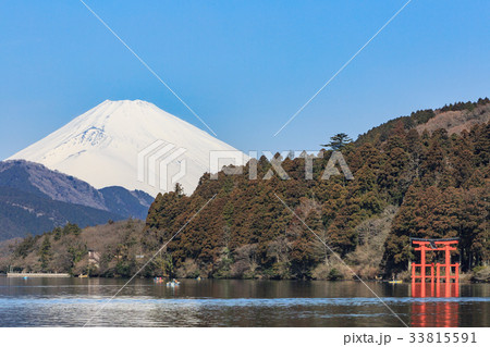 箱根 芦ノ湖から望む富士山の写真素材