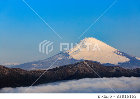 箱根 大観山から望む富士山と雲海の芦ノ湖 33816165