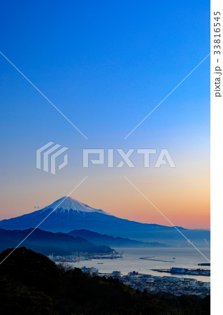 日本平から望む朝焼けと富士山 日本平から望む朝焼けと富士山 33816545