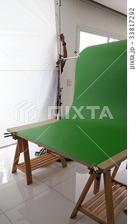 Small set of green screen background in studio. Small set of green screen background in studio. 33817292