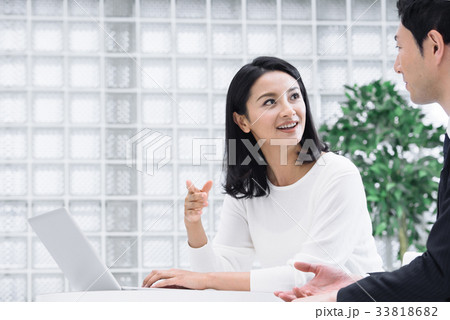 ビジネスシーン 男女 ビジネスシーン 男女 33818682