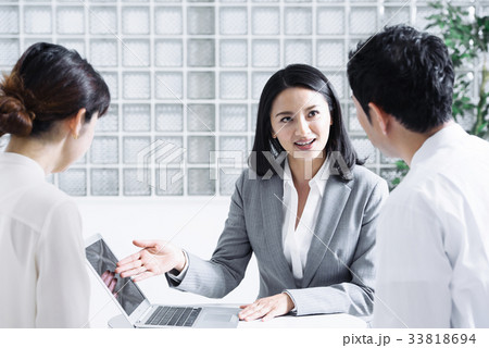 ビジネスシーン　営業 33818694