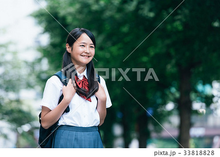 登下校　女子　中高生 33818828