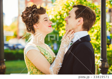Couple in vintage costumes 33819571