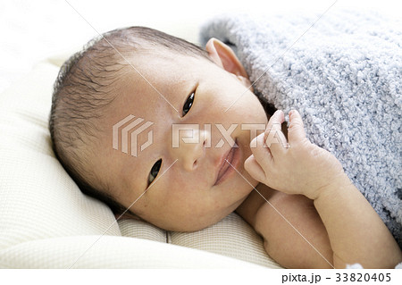 生まれたばかりの男の子 33820405