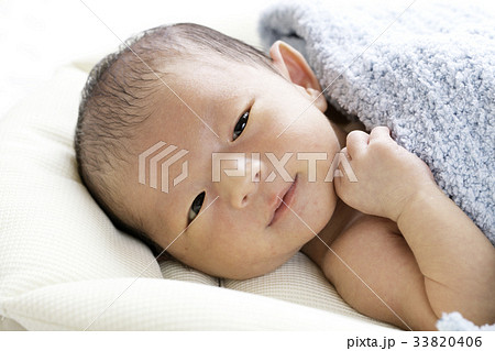 生まれたばかりの男の子 生まれたばかりの男の子 33820406