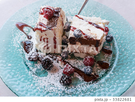 Sweet meringue cake with fresh winter berry 33822681