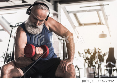 Confident old pensioner is spending time in gym 33822942