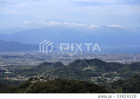 手前から朝日山、讃岐（三豊）平野、燧灘、四国中央市 33824120